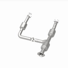Load image into Gallery viewer, MagnaFlow 18-20 Chevrolet Express 2500 Single Underbody 4.3L Direct Fit Catalytic Converter
