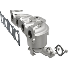 Load image into Gallery viewer, MagnaFlow Direct Fit Catalytic Converter 13-16 Hyundai Santa Fe Sport 2.4L Manifold