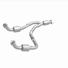 Load image into Gallery viewer, MagnaFlow 12-20 Chevrolet Express 4500 Underbody 6.0L Direct Fit Catalytic Converter