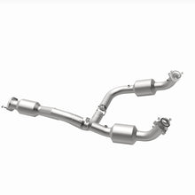 Load image into Gallery viewer, MagnaFlow 12-20 Chevrolet Express 4500 Underbody 6.0L Direct Fit Catalytic Converter