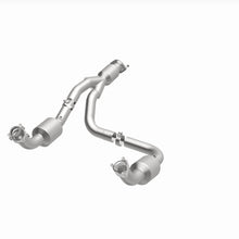Load image into Gallery viewer, MagnaFlow 12-20 Chevrolet Express 4500 Underbody 6.0L Direct Fit Catalytic Converter