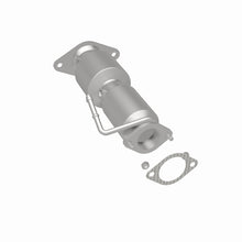 Load image into Gallery viewer, MagnaFlow Direct Fit Catalytic Converter 13-15 Hyundai Veloster 1.6L Underbody