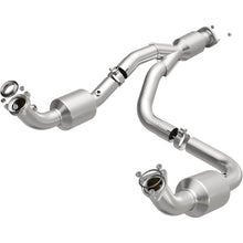Load image into Gallery viewer, MagnaFlow 12-20 Chevrolet Express 4500 Underbody 6.0L Direct Fit Catalytic Converter