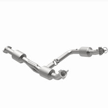 Load image into Gallery viewer, MagnaFlow 18-20 Chevrolet Express 2500 Single Underbody 4.3L Direct Fit Catalytic Converter