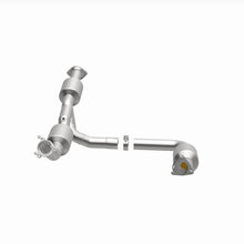 Load image into Gallery viewer, MagnaFlow 18-20 Chevrolet Express 2500 Single Underbody 4.3L Direct Fit Catalytic Converter