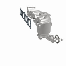 Load image into Gallery viewer, MagnaFlow Direct Fit Catalytic Converter 13-16 Hyundai Santa Fe Sport 2.4L Manifold
