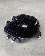 Load image into Gallery viewer, CSF 2014+ BMW M3/M4 (F8X) Top Mount Charge-Air-Cooler - Gloss Black