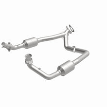 Load image into Gallery viewer, MagnaFlow 2003 Ford E-350 Super Duty 5.4L Direct Fit Converter