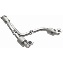 Load image into Gallery viewer, MagnaFlow 12-20 Chevrolet Express 4500 Underbody 6.0L Direct Fit Catalytic Converter