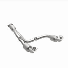 Load image into Gallery viewer, MagnaFlow 12-20 Chevrolet Express 4500 Underbody 6.0L Direct Fit Catalytic Converter