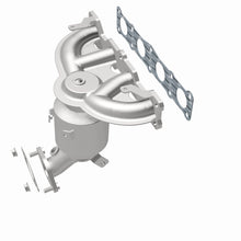 Load image into Gallery viewer, MagnaFlow Direct Fit Catalytic Converter 13-16 Hyundai Santa Fe Sport 2.4L Manifold