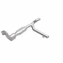 Load image into Gallery viewer, MagnaFlow 99-00 Ford Exped 4.6L Direct Fit Converter