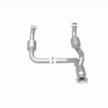 Load image into Gallery viewer, MagnaFlow 12-20 Chevrolet Express 4500 Underbody 6.0L Direct Fit Catalytic Converter