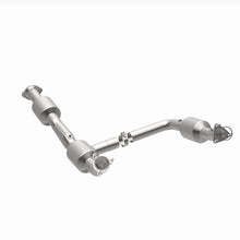 Load image into Gallery viewer, MagnaFlow 18-20 Chevrolet Express 2500 Single Underbody 4.3L Direct Fit Catalytic Converter
