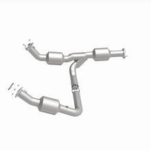 Load image into Gallery viewer, MagnaFlow 18-20 Chevrolet Express 2500 Single Underbody 4.3L Direct Fit Catalytic Converter