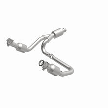 Load image into Gallery viewer, MagnaFlow 14-15 Chevrolet Silverado 1500 Underbody 4.3L / 5.3L Direct-Fit Catalytic Converter