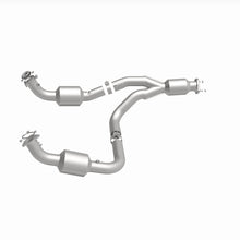 Load image into Gallery viewer, MagnaFlow 12-20 Chevrolet Express 4500 Underbody 6.0L Direct Fit Catalytic Converter