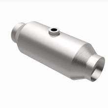 Load image into Gallery viewer, MagnaFlow Universal Catalytic Converter 2.5in CA Spun Mid-Bed