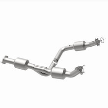 Load image into Gallery viewer, MagnaFlow 18-20 Chevrolet Express 2500 Single Underbody 4.3L Direct Fit Catalytic Converter