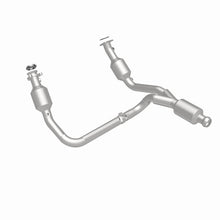 Load image into Gallery viewer, MagnaFlow 14-15 Chevrolet Silverado 1500 Underbody 4.3L / 5.3L Direct-Fit Catalytic Converter