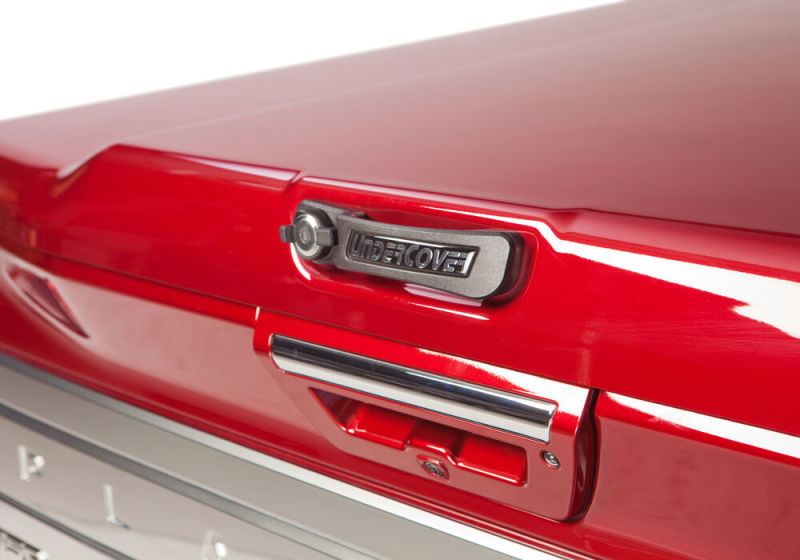 UnderCover 22-23 Chevy Silverado 5.9 ft Elite Bed Cover w/ Multi Flex TG - Cherry Red Tintcoat