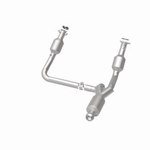 Load image into Gallery viewer, MagnaFlow 14-15 Chevrolet Silverado 1500 Underbody 4.3L / 5.3L Direct-Fit Catalytic Converter