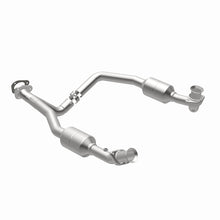 Load image into Gallery viewer, MagnaFlow 2003 Ford E-350 Super Duty 5.4L Direct Fit Converter