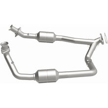 Load image into Gallery viewer, MagnaFlow 2003 Ford E-350 Super Duty 5.4L Direct Fit Converter