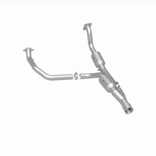 Load image into Gallery viewer, Magnaflow 15-16 Ram 2500 6.4L California Grade CARB Compliant DF Catalytic Converter