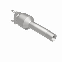 Load image into Gallery viewer, MagnaFlow 15-17 Discovery Sport L4 2 OEM Underbody Direct Fit Converter