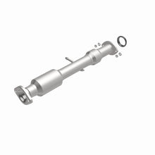 Load image into Gallery viewer, MagnaFlow 14-15 Toyota Highlander 3.5L Direct Fit Converter