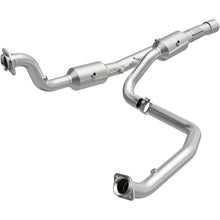 Load image into Gallery viewer, Magnaflow 15-16 Ram 2500 6.4L California Grade CARB Compliant DF Catalytic Converter