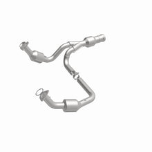 Load image into Gallery viewer, MagnaFlow 11-14 Escalade 6.2 Underbody Direct Fit Converter
