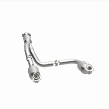 Load image into Gallery viewer, MagnaFlow 12-20 Chevrolet Express 4500 Underbody 6.0L Direct Fit Catalytic Converter