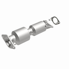 Load image into Gallery viewer, MagnaFlow Direct Fit Catalytic Converter 13-15 Hyundai Veloster 1.6L Underbody