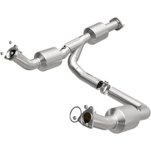 Load image into Gallery viewer, MagnaFlow 18-20 Chevrolet Express 2500 Single Underbody 4.3L Direct Fit Catalytic Converter