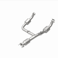 Load image into Gallery viewer, MagnaFlow 12-20 Chevrolet Express 4500 Underbody 6.0L Direct Fit Catalytic Converter