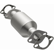 Load image into Gallery viewer, MagnaFlow 11-12 Sedona 3.5L Underbody Direct Fit Converter