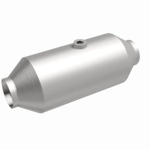 Load image into Gallery viewer, MagnaFlow MagnaFlow 2.5 in. OEM Grade Federal / EPA Compliant Universal Catalytic Converter