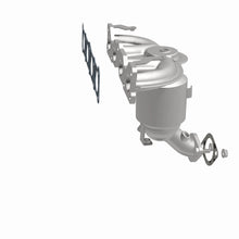 Load image into Gallery viewer, MagnaFlow Direct Fit Catalytic Converter 13-16 Hyundai Santa Fe Sport 2.4L Manifold