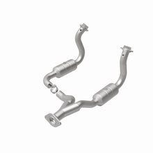 Load image into Gallery viewer, MagnaFlow 08-10 Ford F-350 Super Duty 6.8L Direct Fit Converter