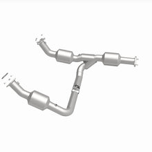 Load image into Gallery viewer, MagnaFlow 18-20 Chevrolet Express 2500 Single Underbody 4.3L Direct Fit Catalytic Converter