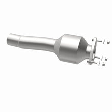 Load image into Gallery viewer, MagnaFlow 15-17 Discovery Sport L4 2 OEM Underbody Direct Fit Converter