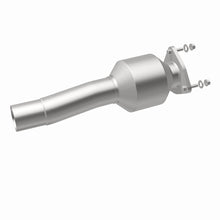 Load image into Gallery viewer, MagnaFlow 15-17 Discovery Sport L4 2 OEM Underbody Direct Fit Converter