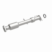 Load image into Gallery viewer, MagnaFlow 14-15 Toyota Highlander 3.5L Direct Fit Converter