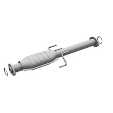 Load image into Gallery viewer, MagnaFlow Direct Fit Catalytic Converter 01-04 Toyota Tacoma 3.4L Rear
