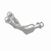 Load image into Gallery viewer, MagnaFlow Direct Fit Catalytic Converter 01-04 Toyota Tacoma 2.7L fr