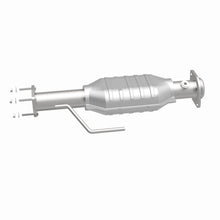 Load image into Gallery viewer, MagnaFlow Direct Fit Catalytic Converter Jeep Wrangler 00-04 OEM