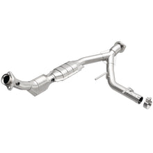 Load image into Gallery viewer, MagnaFlow Direct Fit Catalytic Converter 03-04 Ford Expedition 5.4L V8 Passenger Side