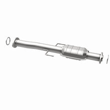 Load image into Gallery viewer, MagnaFlow Direct Fit Catalytic Converter 02-04 Toyota Tacoma 2.7L Rear